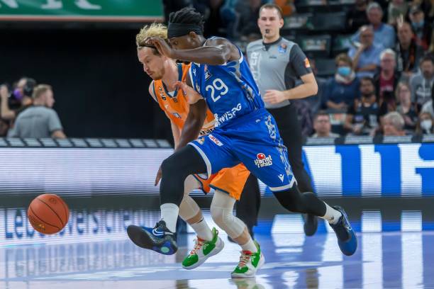 连续追身攻 连续追身攻